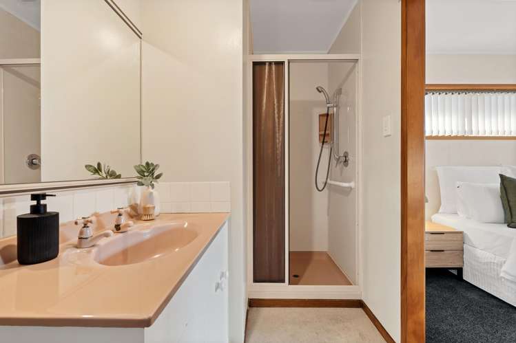8A Forest Glen Orewa_16