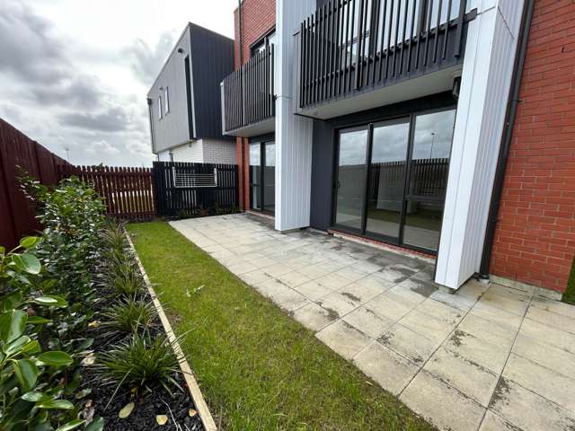 1/6 Treasure Lane Te Atatu South_1