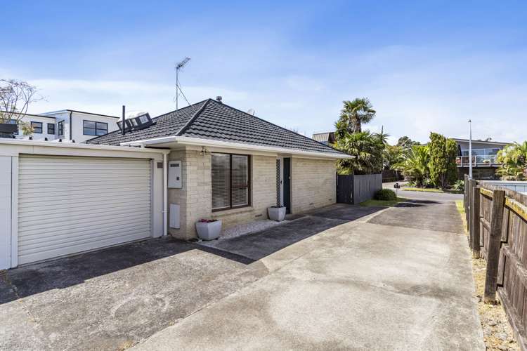 1/19 Gulf Crest Bucklands Beach_12