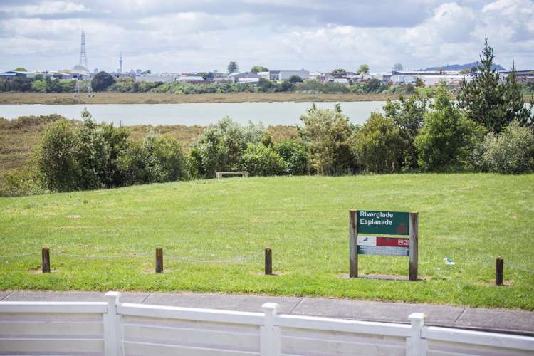 12 Riverglade Parkway Te Atatu South_12