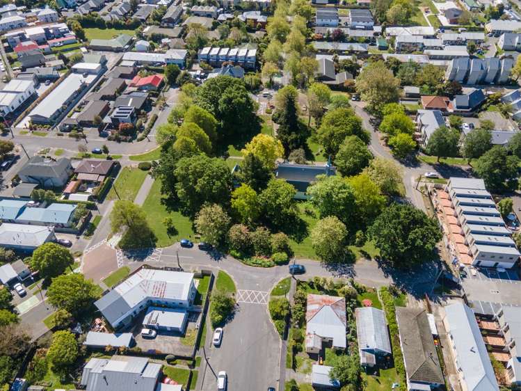 4/14 Church Square Addington_17