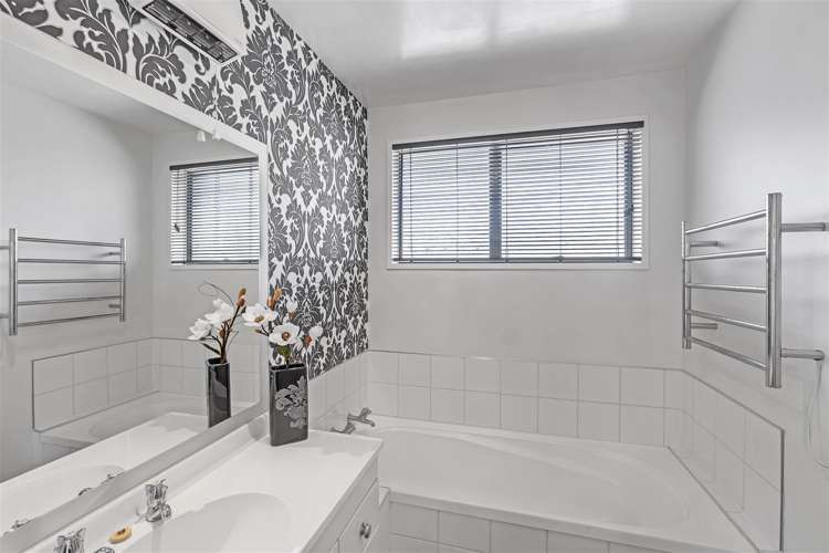 31 Karnak Crescent Russley_11