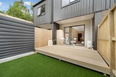 7,8,9,10/ 52 Newington Road_1
