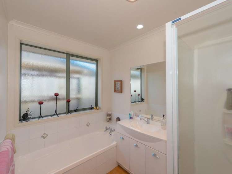 5 Locksley Lane Hamilton East_9