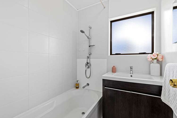 2/148 Sunset Road Unsworth Heights_13