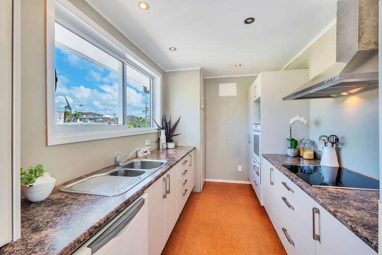 2/12 House Avenue Mangere Bridge_8