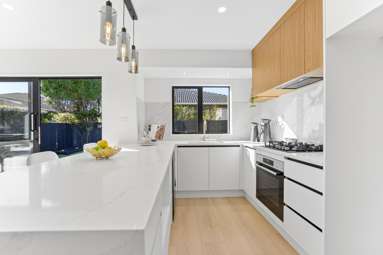 3/43 Alverston Street_3