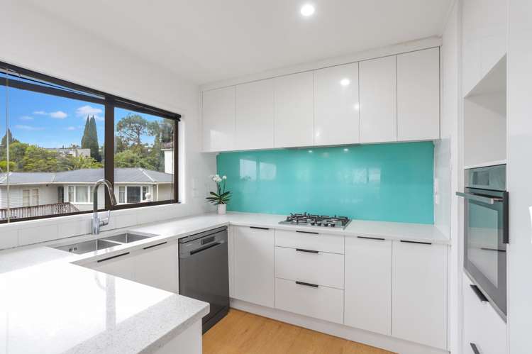 2/59 West Coast Road Glen Eden_5