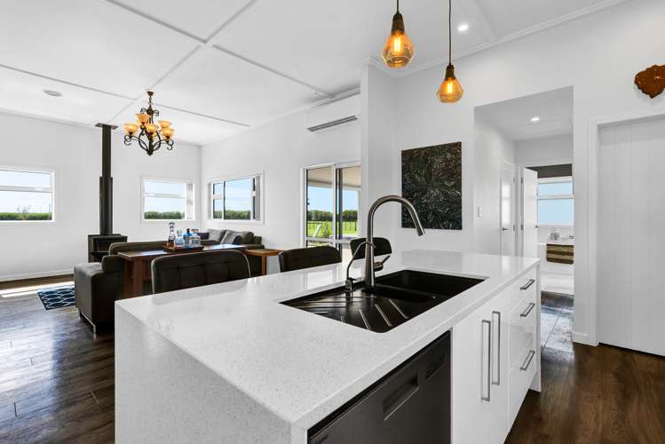 2 Snell Road Tikorangi_8