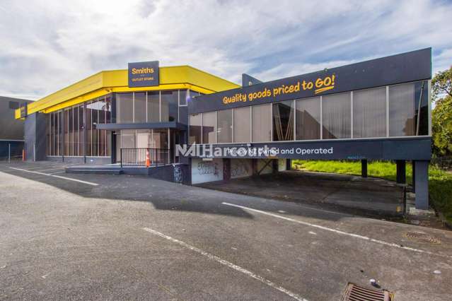 High-Profile Showroom Next to Motorway