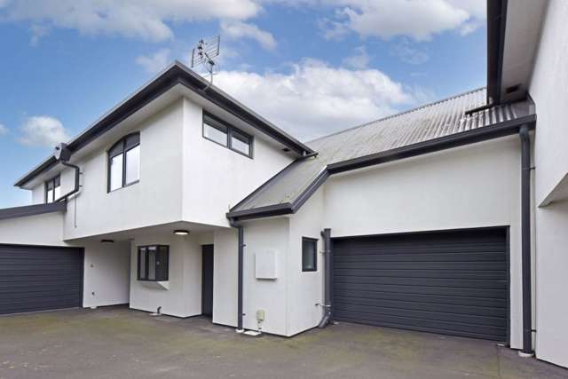 Trendy Townhouse in Thriving Waltham