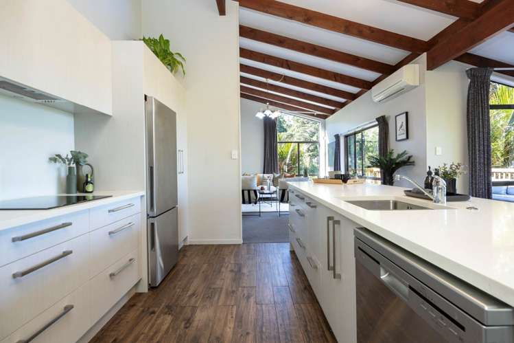 7 Ngaio Road Titirangi_10