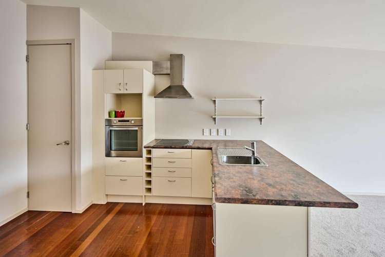 14/2 Northpoint Street Plimmerton_6