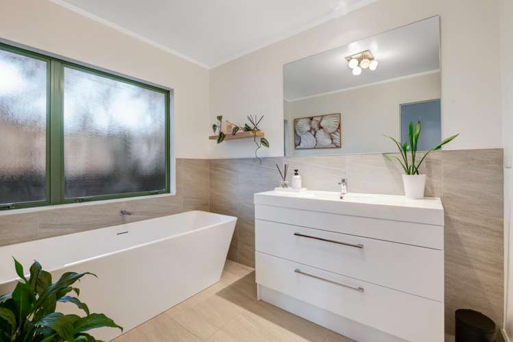 2/1 Langton Road Stanmore Bay_11