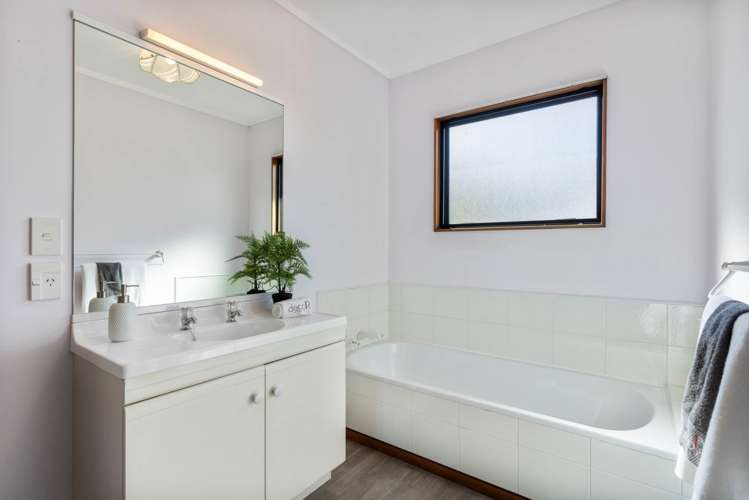 3/7 Eban Avenue Hillcrest_12