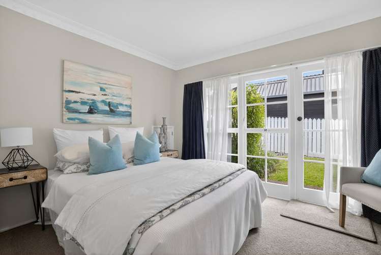 2/33 Gulf View Road Murrays Bay_15