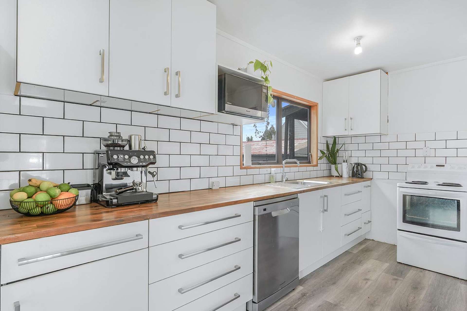 74a Kahikatea Drive Melville_0