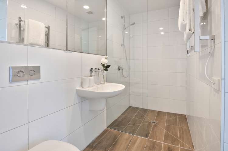 18k Fisher-Point Drive Auckland Central_9