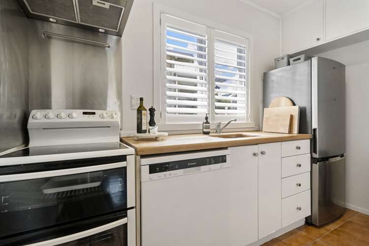 2/12 Webber Street Westmere_5