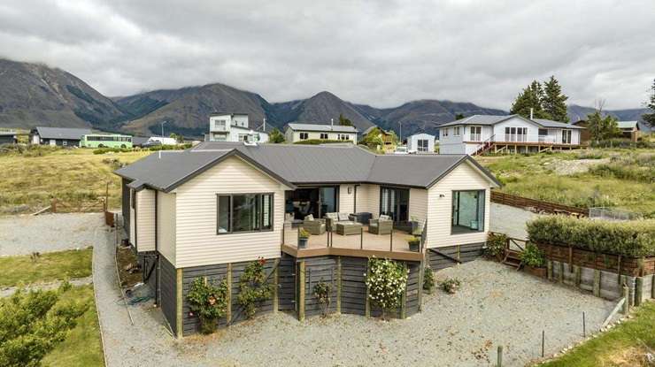 Lake  Ōhau is attracting alpine lovers wanting to get escape the queues and crowds at some of NZ's more famous resorts. Photo / Supplied