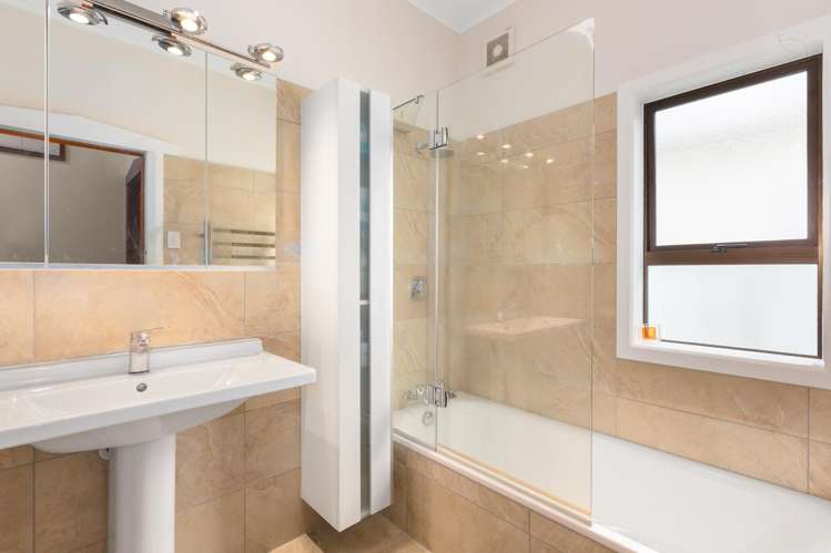 15 Glamis Avenue Strathmore Park_14