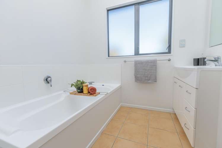 80 Erlestoke Crescent Churton Park_16