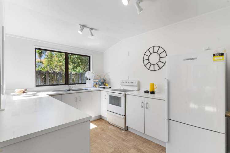 2/7 Altair Place Windsor Park_7