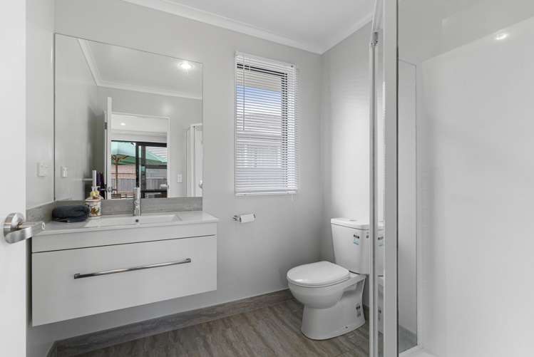 9 Orchard Terrace Riverhead_11