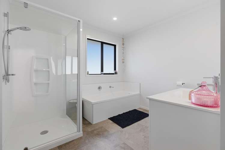 31 Honeyfield Drive Whalers Gate_24