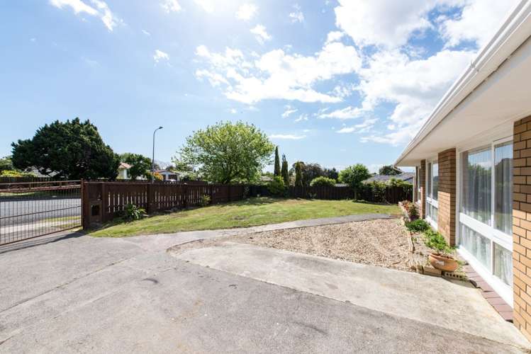 27 Diorella Drive Clover Park_22