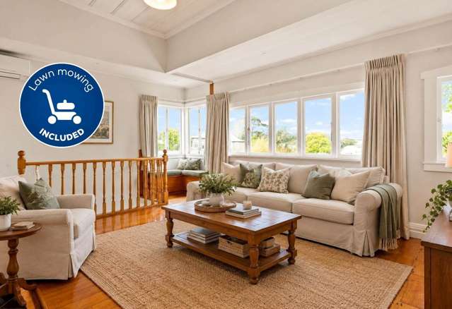Character-Filled Mt Eden Villa – Lawns & Garde...