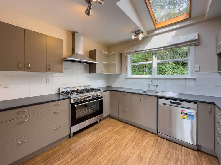 14 Edinburgh Crescent Redwoodtown_10