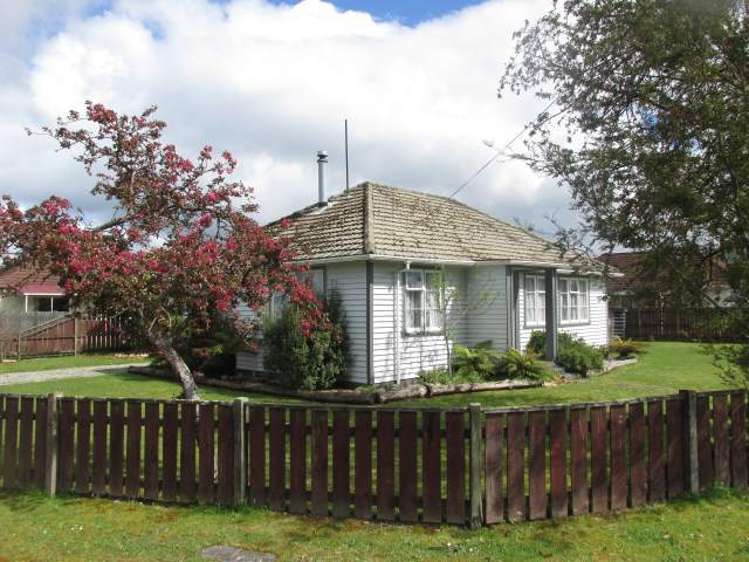 2 Plaskett Street Reefton_11
