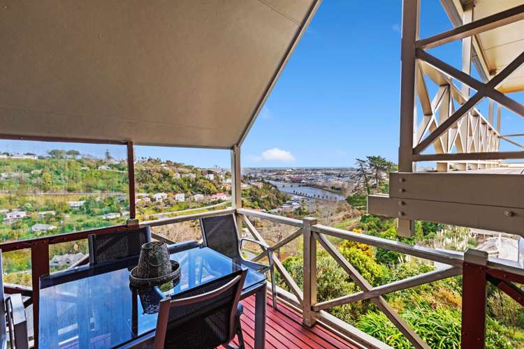 22 Shakespeare Road Bastia Hill_11