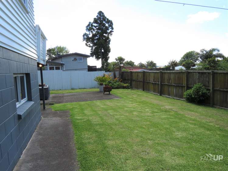 8 Miltonia Avenue Te Atatu South_13