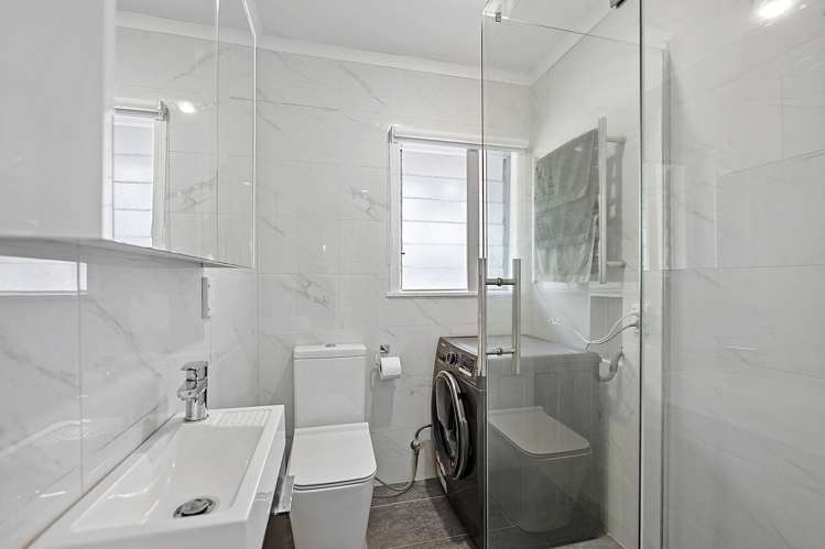 2/56a Taharoto Road Takapuna_10