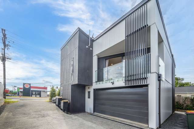 Beautiful new home with a balcony!