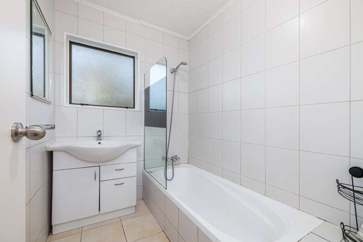 14 Alidade Place Massey_11