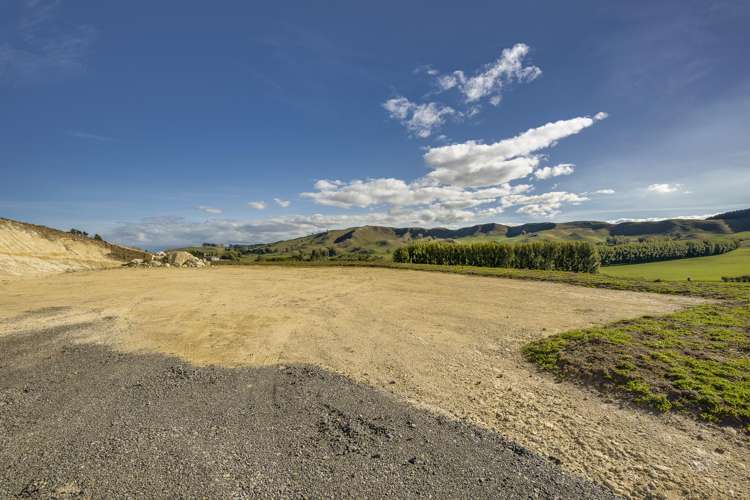 1427 Middle Road Poukawa_12