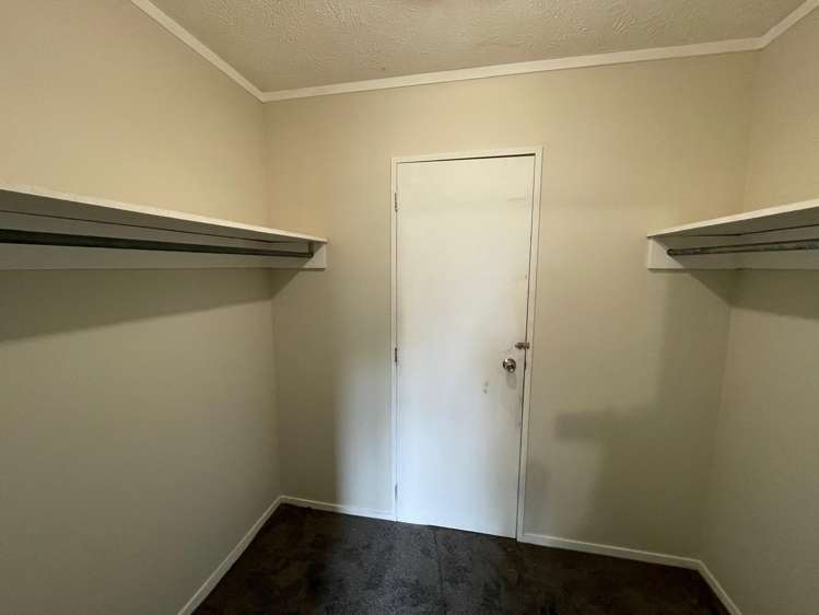 18 Oreti Place Clover Park_11