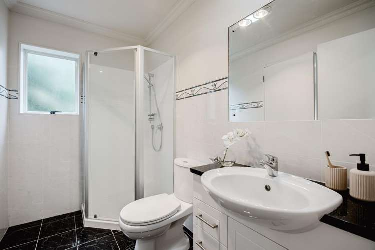 54 Leafield Crescent Henderson_13