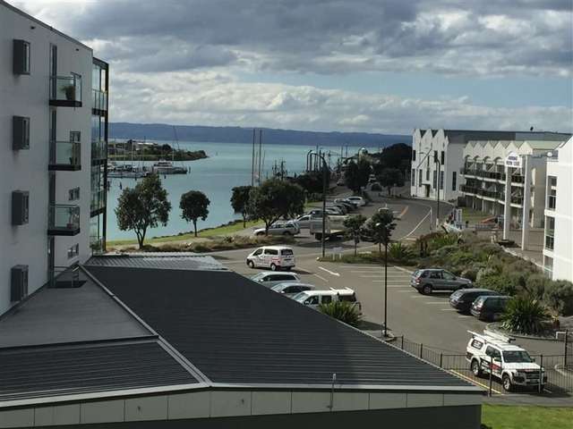 C406/14 West Quay 10777_1