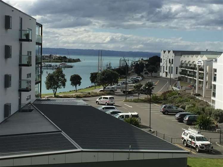 C406/14 West Quay 10777_1