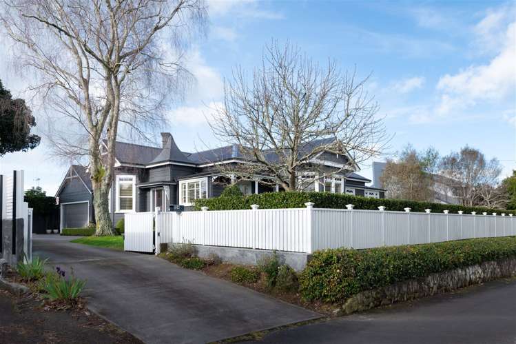 134 River Road Hamilton East_31