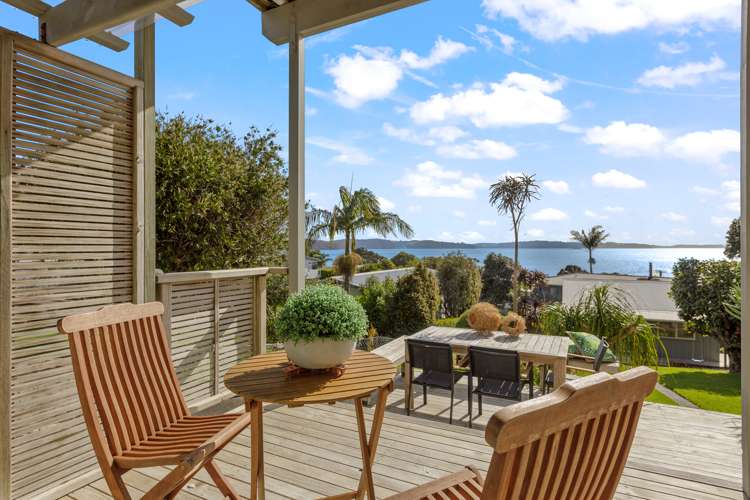 4 Piccadilly Circus Snells Beach_13