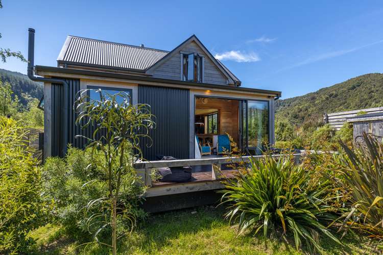 9e Lady Cobham Grove Anakiwa and Surrounds_11