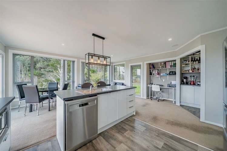 527 Whitemans Valley Road Whitemans Valley_2