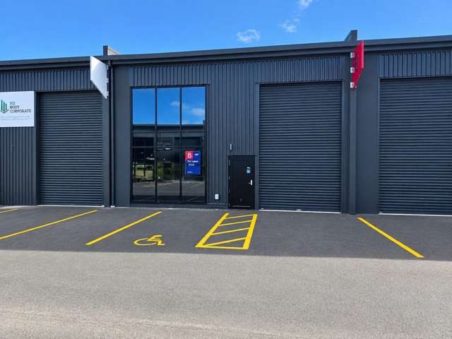 Commercial unit in prime Matakokiri location