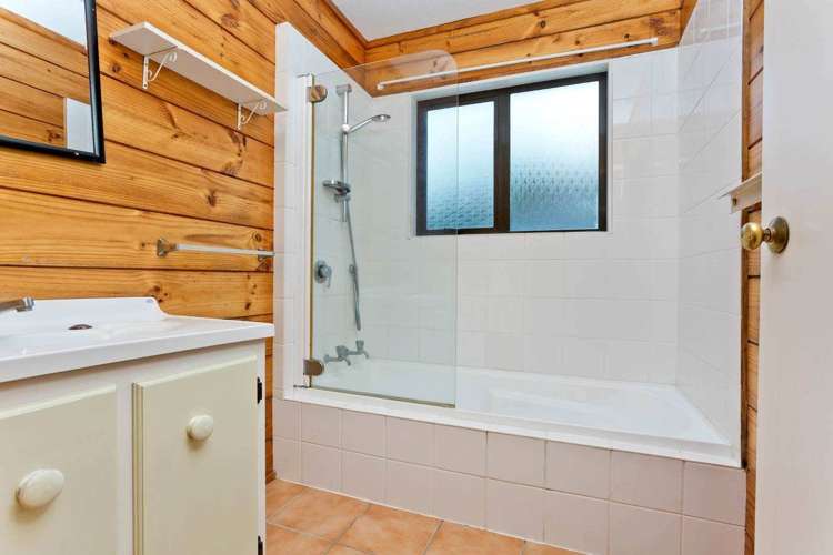 37b John Dee Crescent Red Beach_11