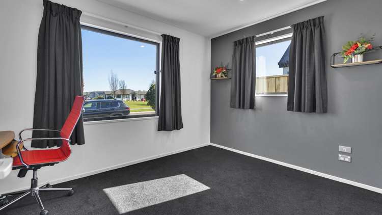 73 Faringdon Boulevard Rolleston_5